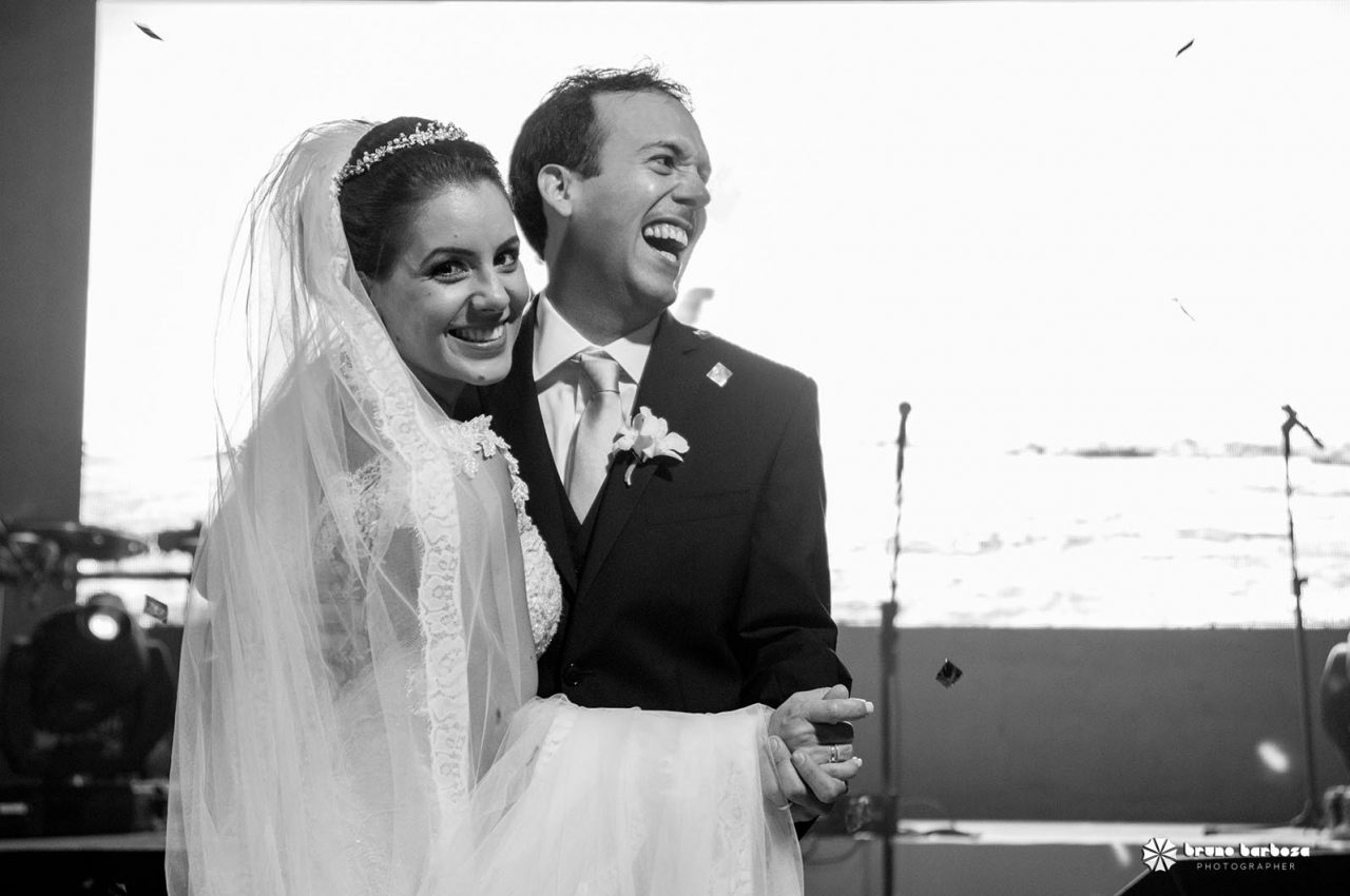 A felicidade e animação dos noivos foram o destaque da noite, Tais e Vennberg, curtiram cada momento do seu casamento, que aconteceu na Igreja Nossa Senhora Mãe do Povo e Armazém Uzina. Bruno Barbosa (fotografo), Lifetrailer (filmagem), Bagatelle (decoração), High Quality (iluminação cênica e equipamentos musicais),  Lucas Rogeres (infraestrutura), Living (móveis), Gourmeteria (buffet), Cupcakes da Bianca (bolo), entre outros.